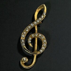 Elegant Vintage Gold Treble Clef Brooch with Crystals